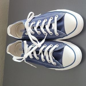 Navy blue Converse Chuck Taylor Oxford women's size 7.5.
